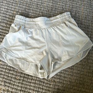 Womens Lululemon Hotty Hot shorts size 6 in Bone